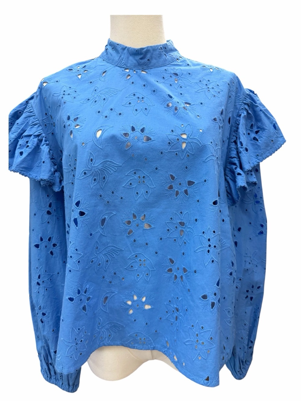 C26 Chufy Eyelet Top in Blue Size M